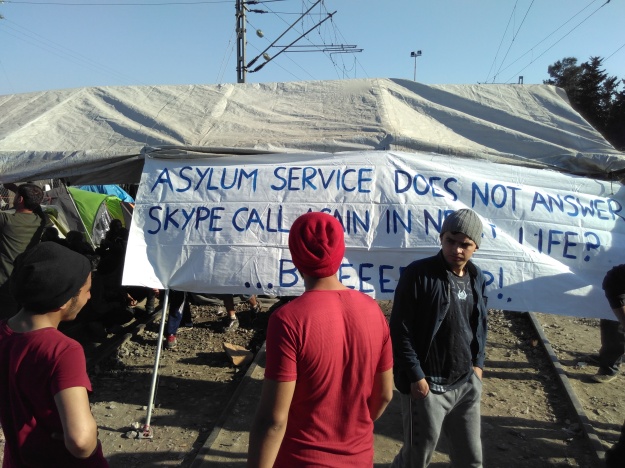 Idomeni Asylum Service does not answer. Call again in next life